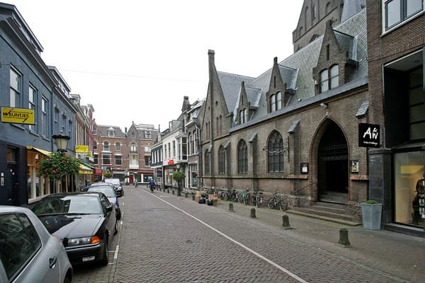 Ingang kerk